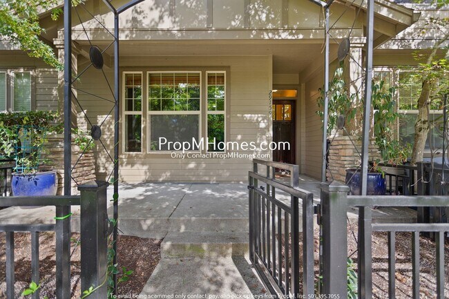 Building Photo - Cozy Two Bedroom Townhome in the Heart of ...