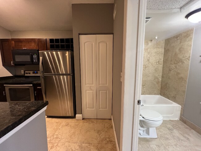Foto del edificio - 2820 N Oakland Forest Dr