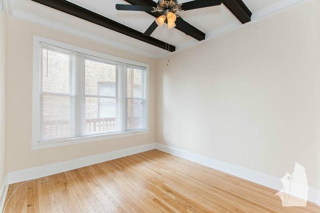 Building Photo - 3056 N Greenview Ave