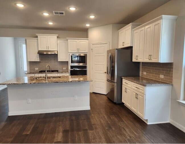 Foto del edificio - 3305 Ironstone Rd