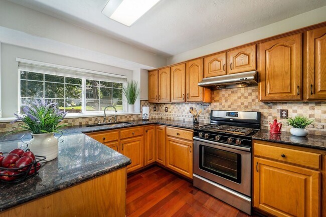 Foto del edificio - Beautiful Home in Midvale w/ attached 2 ca...