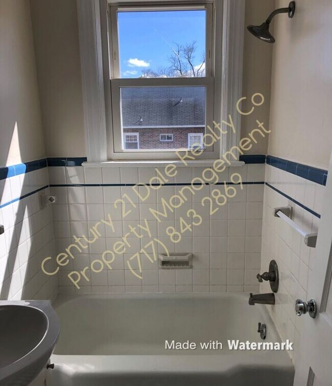 Building Photo - 1BR, West York, Heat and Hot Water included