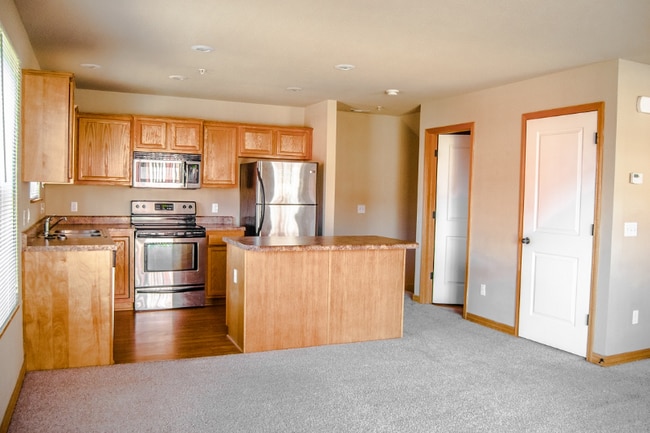 Building Photo - 2866 W Hillshire Dr