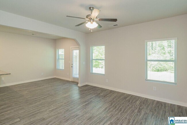 Building Photo - 632 The Heights Ln