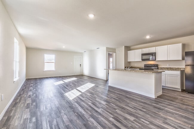 Building Photo - 819 S Sutton St