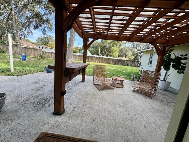 Building Photo - 581 Woodlawn Terrace