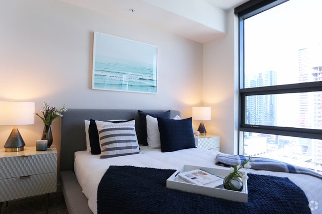 2BR, 2BA-910 SF - AVEN