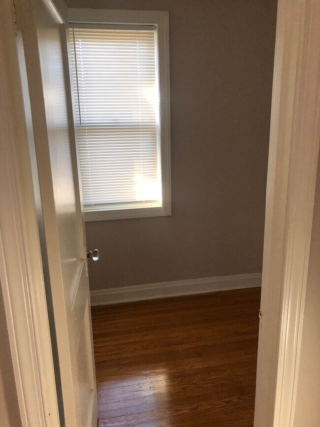 Half bed/study - 6255 N 5th St