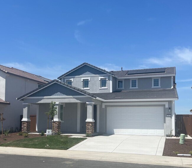 Foto del edificio - Solar Lennar 4 Bedroom Home on a Large Lot