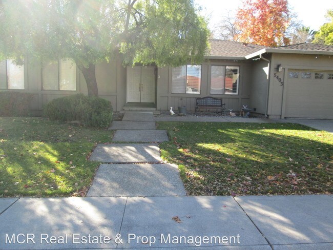 Building Photo - 4 br, 3 bath House - 5403 PASSERO WAY