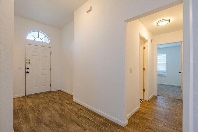 Building Photo - 906 Moon Glow Dr