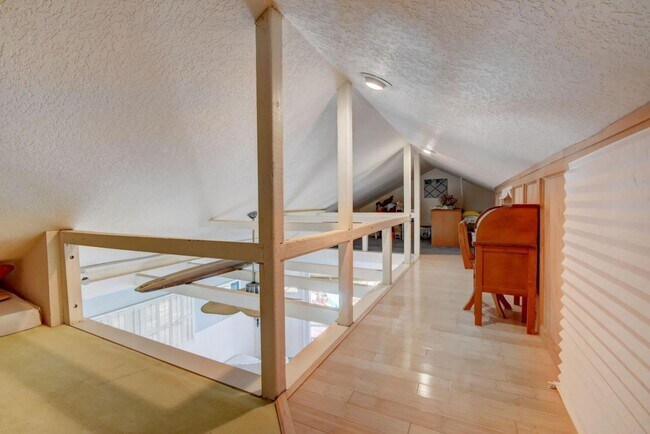 Building Photo - 1221 Hillsboro Mile