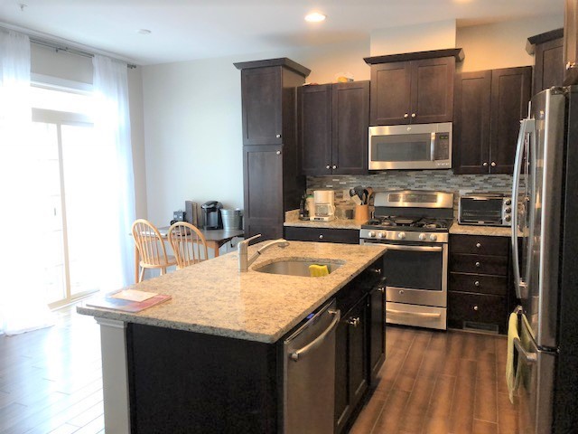 Foto del edificio - 405 N Upton Ct