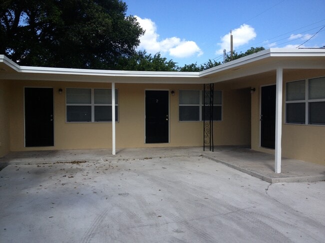 Parking Area - unit 2 is the middle door - 832 S J St