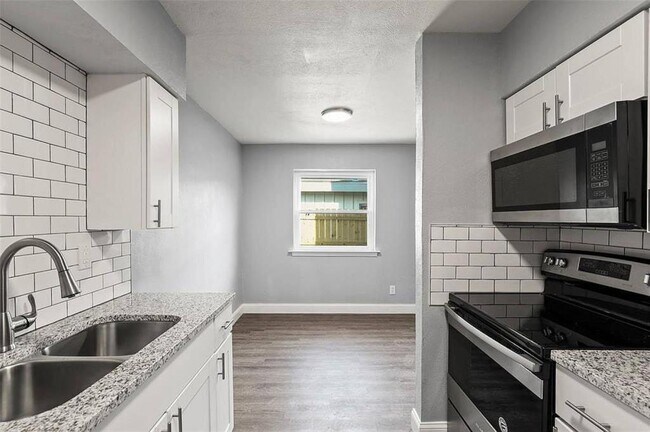 Building Photo - 4832 Locke Ave