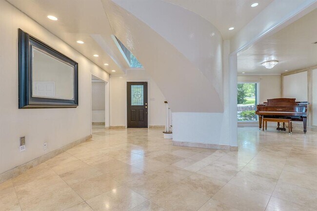 Foto del edificio - 6800 Falcata Cove