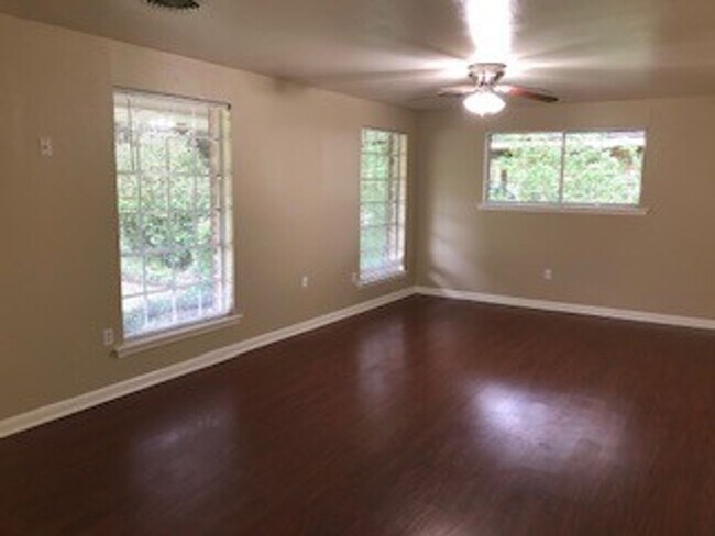 Foto del edificio - Immaculate home in Broadmoor