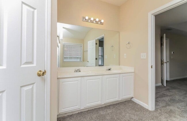 Building Photo - 3740 Cranford Dr SW