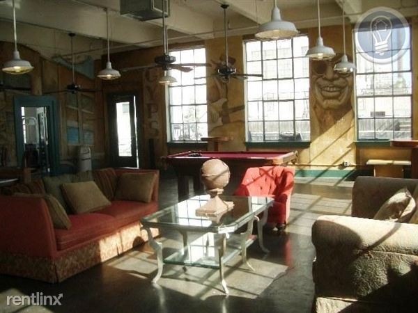 Building Photo - 2400 S Ervay St
