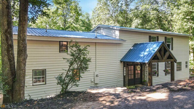 Building Photo - 586 Pine Trail