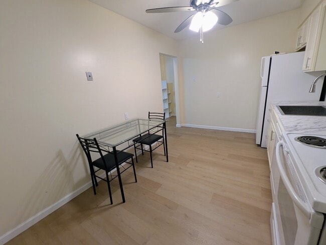 Dine in Kitchen - 5523 Ellsworth Ave