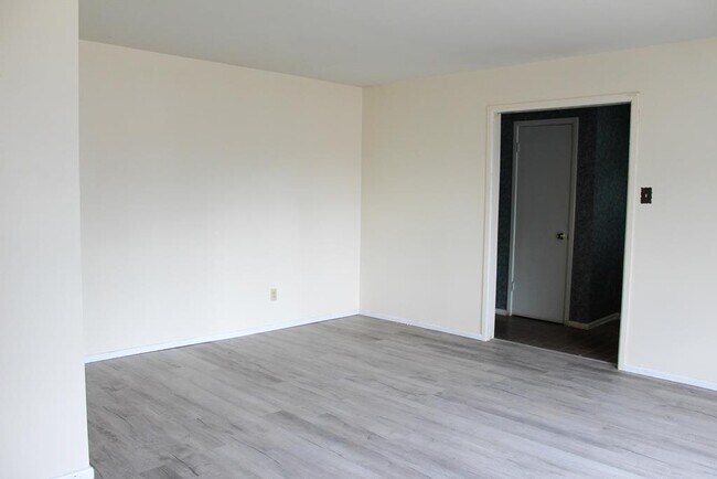 Building Photo - 3819 Blossom Ln