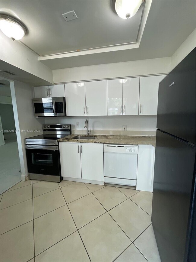 Foto del edificio - 447 NE 195th St