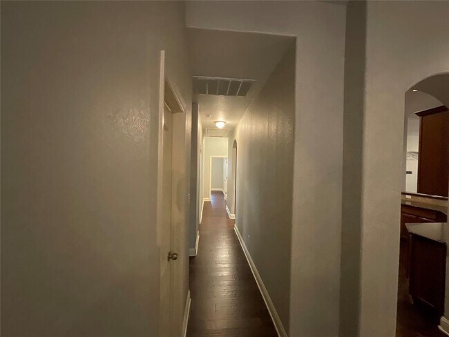 Foto del edificio - 3928 Crest Ln