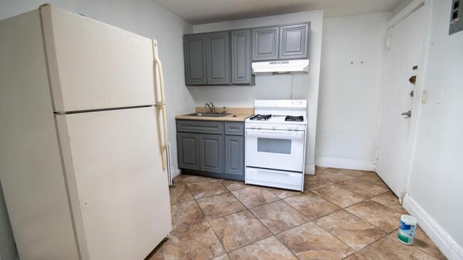 Building Photo - 839 Merrick Rd