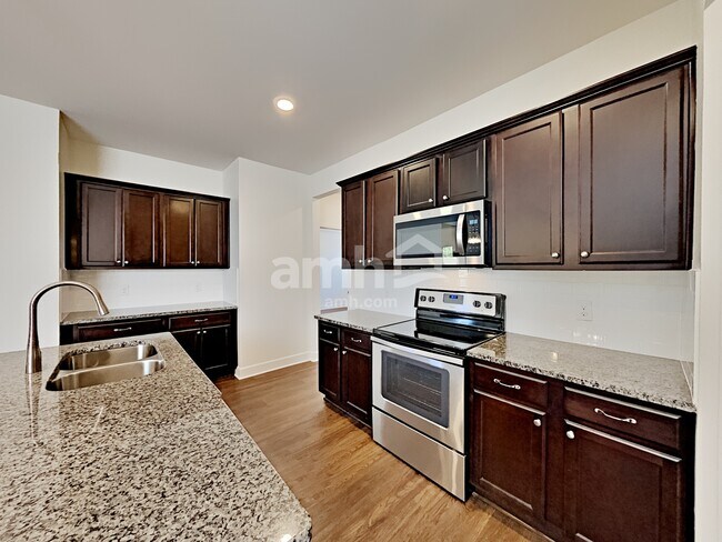 Foto del edificio - 5048 Trailwater Dr