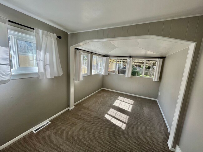 Foto del edificio - Updated 2 Bedroom Downtown Home!