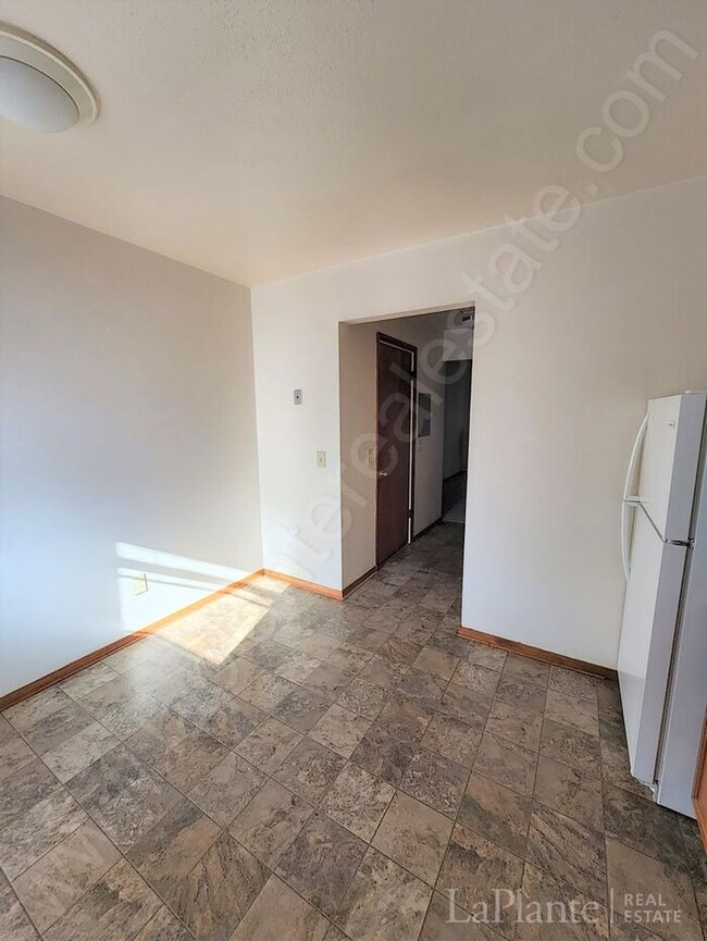 Building Photo - Cozy Studio in East Toledo for Rent