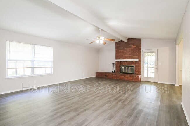 Building Photo - 2613 W Houston Pl
