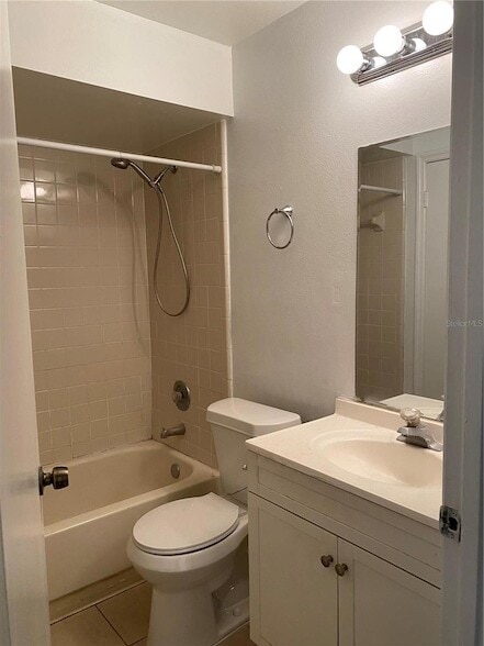 Building Photo - 857 Pebble Creek Circle