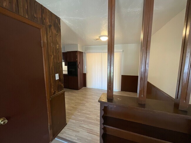 Foto del edificio - 3 bed, 1.5 baths, 2 car garage