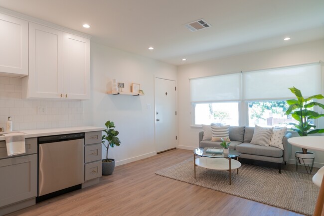 Interior Photo - 3800 Albright Ave