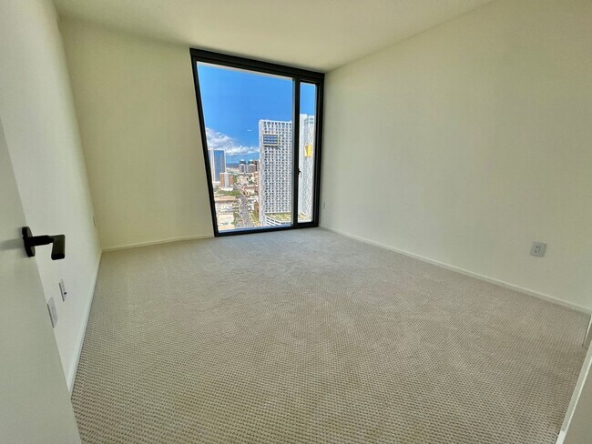 Foto del edificio - Well Maintained 1 Bed, 1 Bath, 1 parking i...