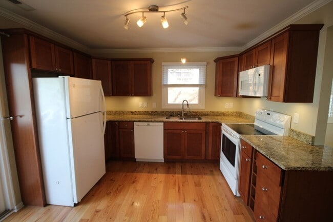 Building Photo - West AVL - Great apartment close to all th...