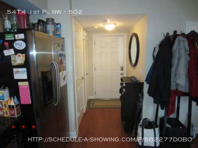 Building Photo - Spacious Condo on top floor with parking