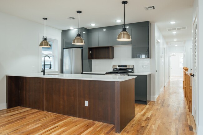 Photo - 88 Hollywood Ave (East Orange, NJ) Townhome