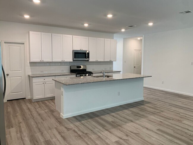 Building Photo - Large House in Heather Glen! 5 Bedrooms plus a Study & Game Room / Fridge Included / Gas Cooking ...