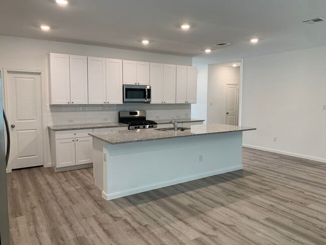 Foto del edificio - Large House in Heather Glen! 5 Bedrooms plus a Study & Game Room / Fridge Included / Gas Cooking ...