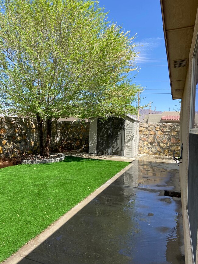 Foto del edificio - 299 Leslie Ct