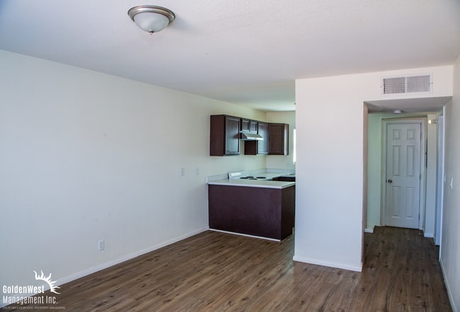 Foto del edificio - Cozy 1Bdm 1Ba Apartment in the Heart of Las Vegas