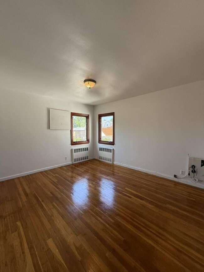 Foto del edificio - 188-03 42nd Ave