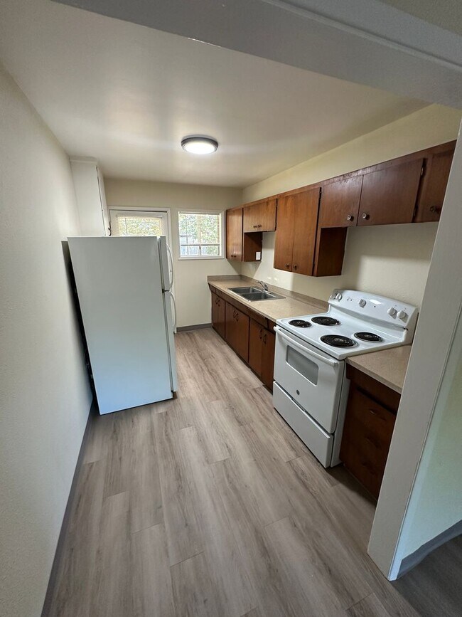 Foto del edificio - (474) 15th Street Apartments - 2 Bedroom /...