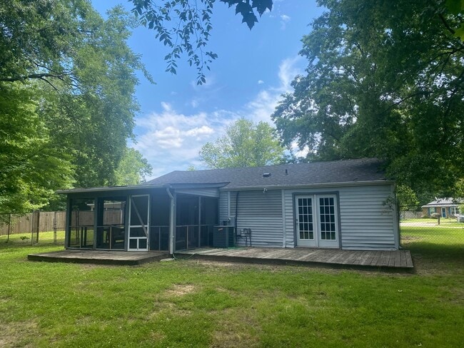 Building Photo - 501 Ashwood Dr