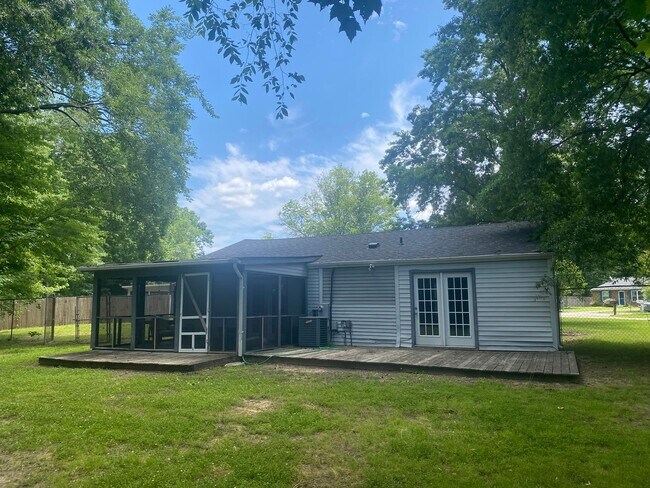 Foto del edificio - 501 Ashwood Dr