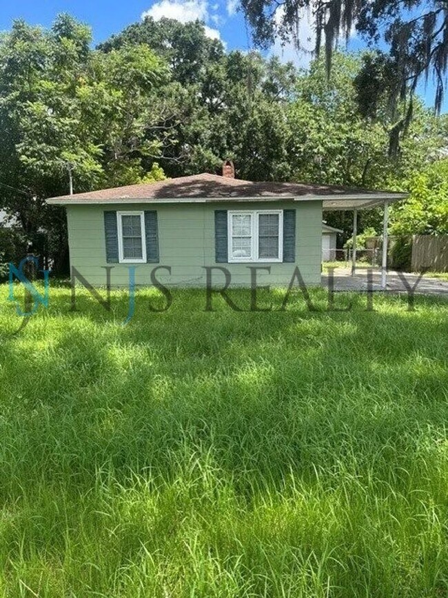 Foto del edificio - JUST RENOVATED! 2/1, 1180sq ft, Fully Updated Kitchen~Bath ~floors. NEW Appliances & Paint... wit...
