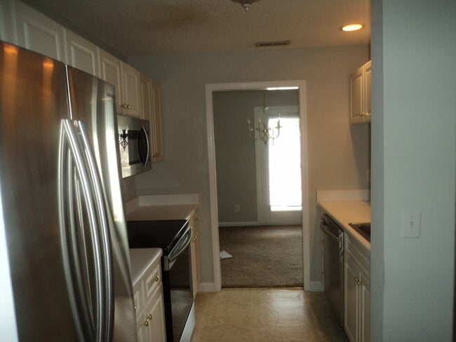 Building Photo - Cape Cottages Modern top floor unit with s...